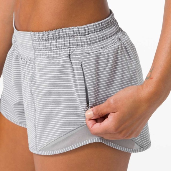 Lululemon Hotty Hot Short II *2.5" - Picture 2 of 7